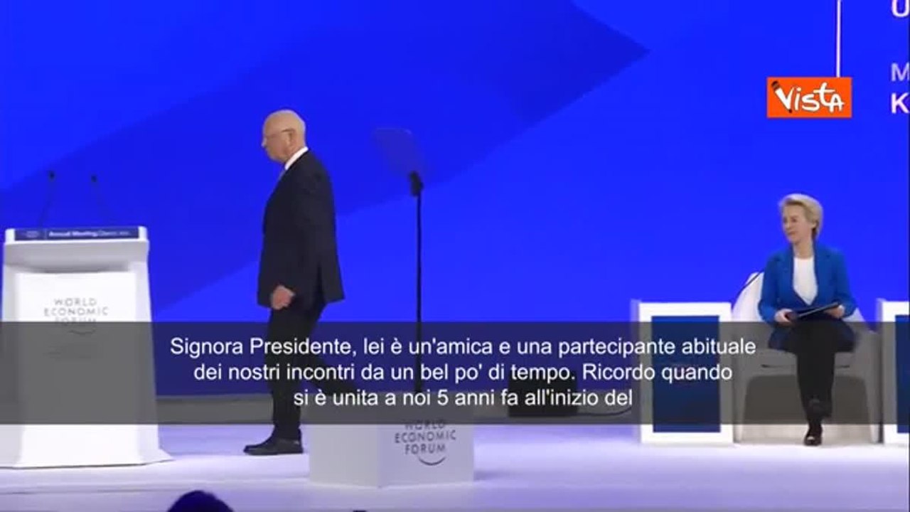 Klaus Schwab inaugura Davos con von der Leyen: «I prossimi cinque anni saranno cruciali per l’Ue»