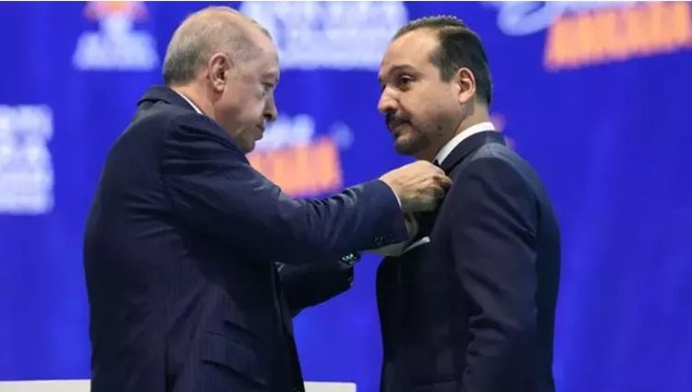 Cumhurbaşkanı Erdoğan, AK Parti’ye katılan Kürşad Zorlu’ya rozet taktı