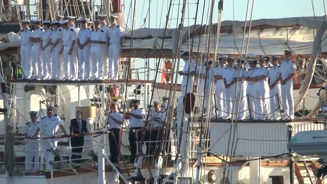 Capitán del Juan Sebastián Elcano explica la formación dentro del buque