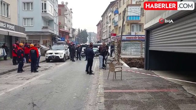 Balıkesir'de Temel Kazısı Sırasında Bina Temelinde Göçük Meydana Geldi