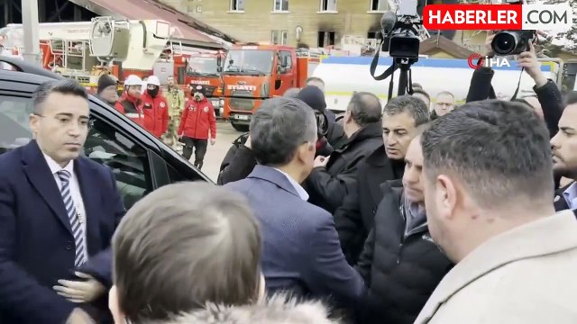 CHP Genel Başkanı Özgür Özel, Bolu'daki Yangın Faciası Bölgesini Ziyaret Etti