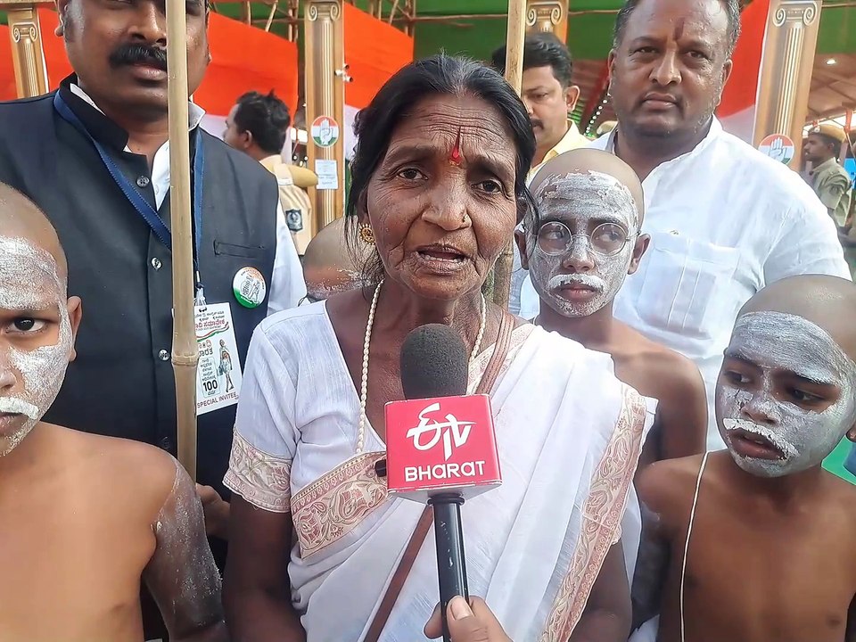 ಕಾಂಗ್ರೆಸ್ ಸಮಾವೇಶದಲ್ಲಿ ಮಹಾತ್ಮನ ದರ್ಶನ: ಗಮನ ಸೆಳೆದ 101 ಗಾಂಧೀಜಿ ವೇಷಧಾರಿ ಮಕ್ಕಳು