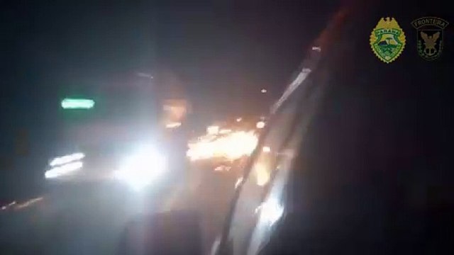 Após 40 quilômetros de perseguição, condutor abandona veículo com 771 quilos de maconha
