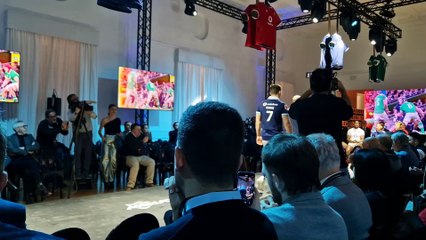 Six Nations Launch: Scotland's Rory Darge and Coach Gregor Townsend Steal the Show on the Catwalk 🇮🇹