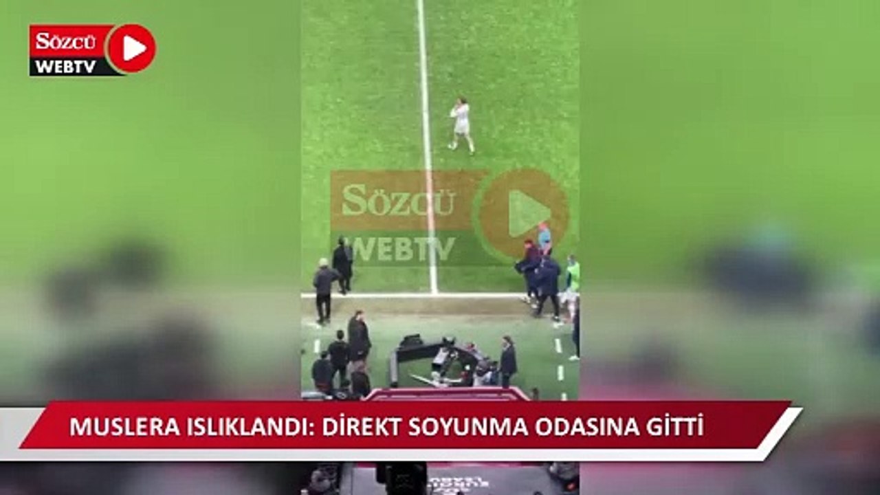 Muslera ıslıklandı: Direkt soyunma odasına gitti!