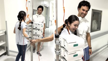 Checo Pérez sorprende a una fan con una visita especial en el hospital