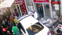 Şanlıurfa'da kaza yaparak savrulan otomobilin çarptığı baba ve oğlu yaralandı