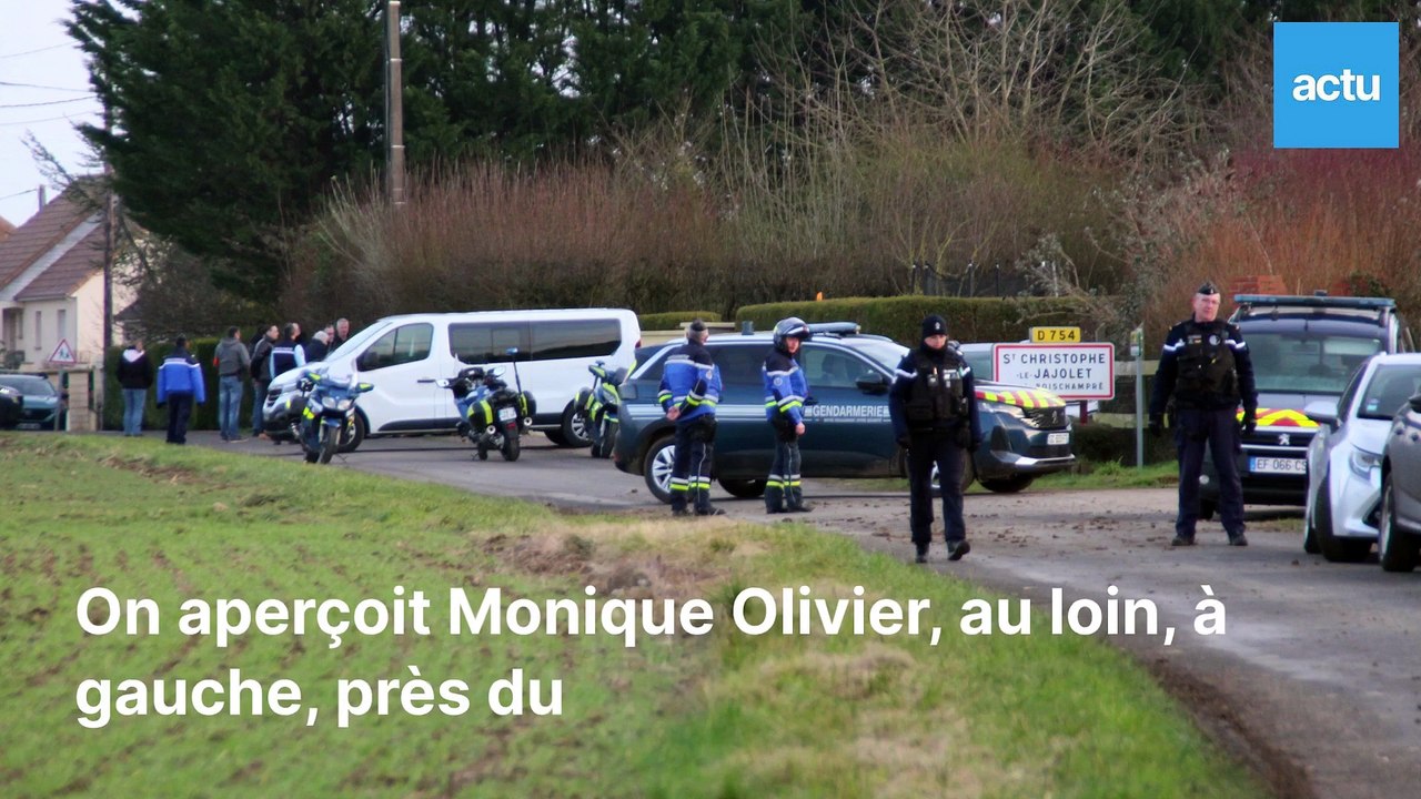 Monique Olivier sur les lieux de la disparition de Lydie Logé à Saint-Christophe-le-Jajolet