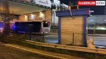 İstanbul Zincirlikuyu'da park halindeki metrobüs kayarak 5 araca çarptı