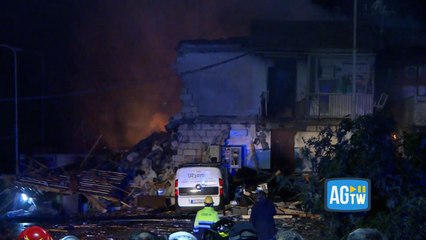 Esplosione a Catania, crolla palazzina di tre piani: soccorritori sul posto