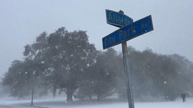 미 남부, 이례적 폭설에 비상...정전·교통 마비 잇따라 / YTN