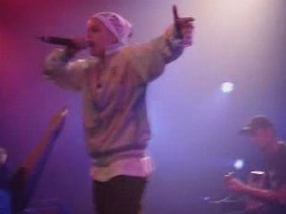 Keny Arkana - Clouée Au Sol (Live)