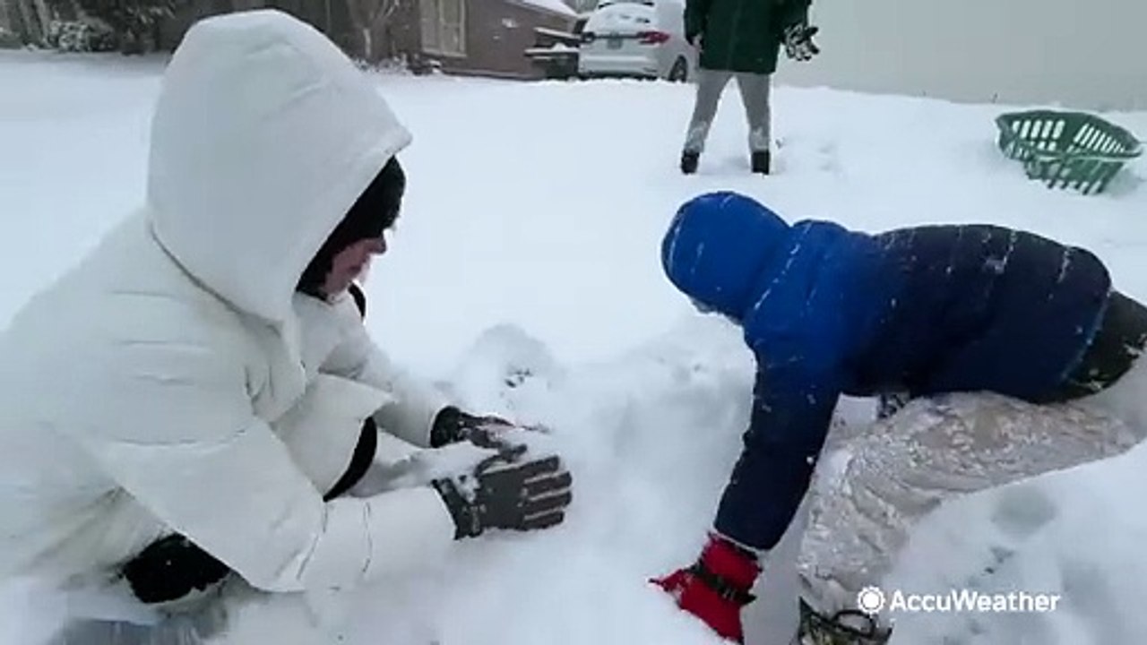 'Flurrycane' buries Louisiana's state capital with snow