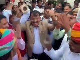 उपमुख्यमंत्री डॉ प्रेमचंद बैरवा ढोल नगाड़ों जमकर थिरके, बैरवा को बधाई देने पहुंचे थे कार्यकर्ता