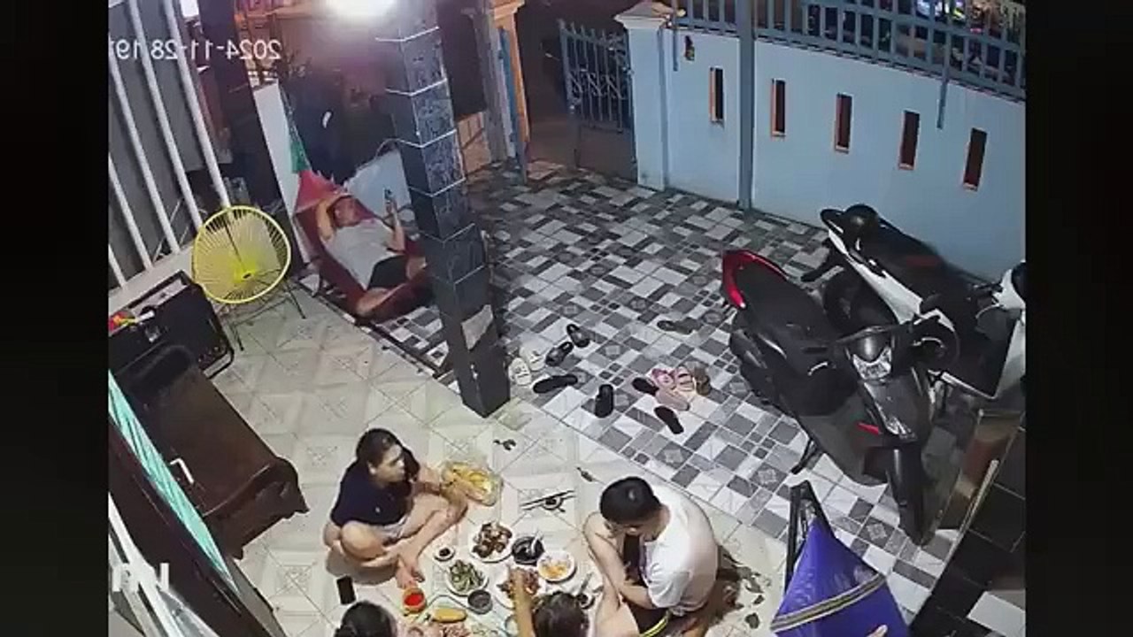 TRY NOT TO LAUGH 🤣🤣 Best Funny Videos compilation - Fails & Hilarious Mome(3)
