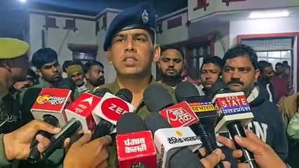 सगाई से वापस आ रहे युवक की कार ट्रक में घुसी, तीन की दर्दनाक मौत