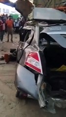 सगाई से वापस आ रहे युवक की कार ट्रक में घुसी, तीन की दर्दनाक मौत