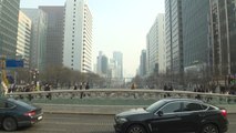 [날씨] 사흘째 대기 질 최악...내일도 초미세먼지 '나쁨' / YTN