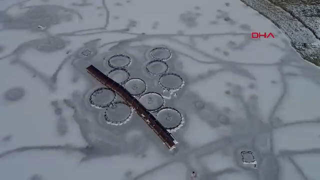 Van -26 dereceyi gördü: Zernek Baraj Gölü dondu