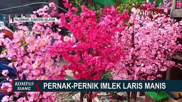 Antusias Sambut Imlek 2025, Warga Berburu Lampion dan Amplop Angpao