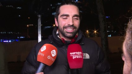 El hijo de Lolita Flores responde, muy contundente y conciso, al novio de Ágatha Ruiz de la Prada