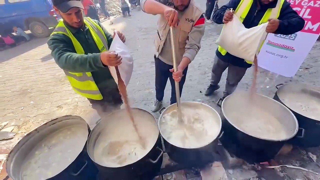 Gazze Sıcak Yemek Yardımı | Vuslat Derneği 2025