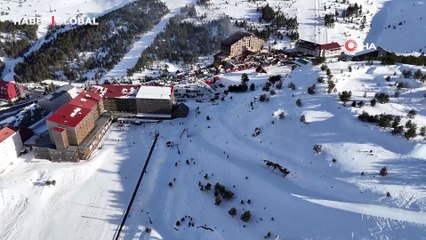 Günün en acı görüntüsü: 76 kişinin ölmesi kayak keyfine engel olmadı