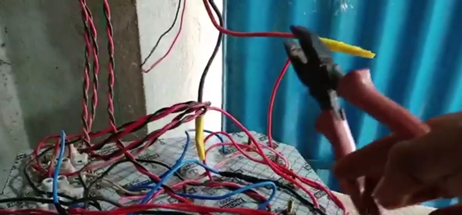 एक स्कूल का कनेक्शन कटा, 53 स्कूलो‌ का बिजली क्नैकशन कटने की तैयारी, बिल ना भरने से विधुत विभाग ने उठाया कदम , सरकारी स्कूलो के निकाले टीडीसीओ