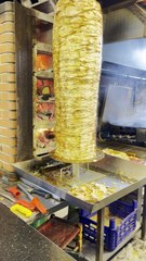 دونار او شاورما التركية غلى الفحم