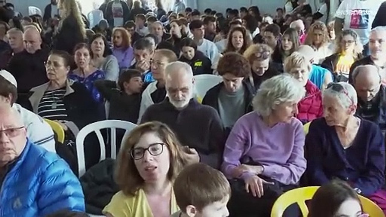 "أخشى أن يوقفوا المفاوضات".. عائلات الرهائن الإسرائيليين في تل أبيب تطالب بالاستمرار في مراحل الصفقة