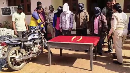 ରାଜ୍ୟ ବାହାରକୁ ଚାଲାଣ ବେଳେ ୨ ହାତୀ ଦାନ୍ତ ଜବତ   ୪ଜଣ ଗିରଫ, ଆନ୍ତଃରାଜ୍ୟ ଅପରାଧୀ ସାମିଲ