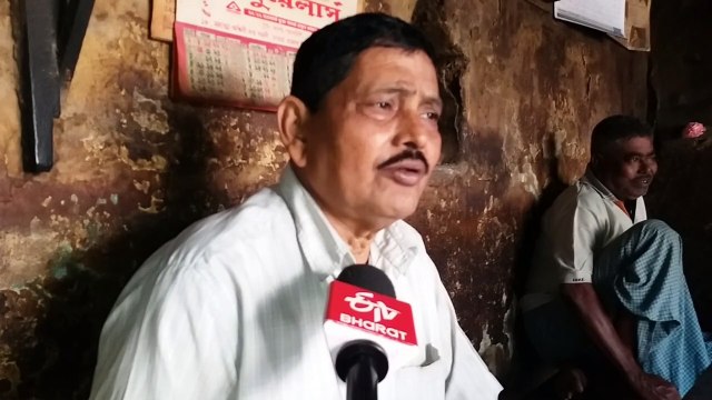 নির্দিষ্ট কোন মালিক নেই,চায়ের দোকান চালান স্থানীয় বাসিন্দারাই।