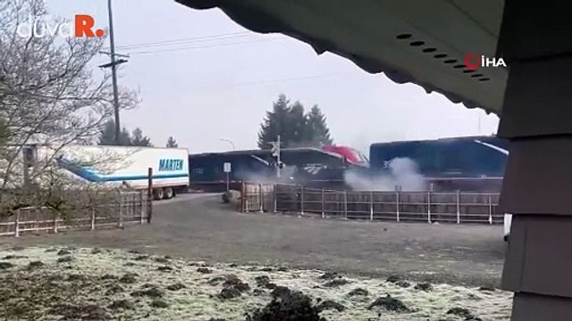 157 yolcunun bulunduğu tren yanlış yöne giren tıra çarptı