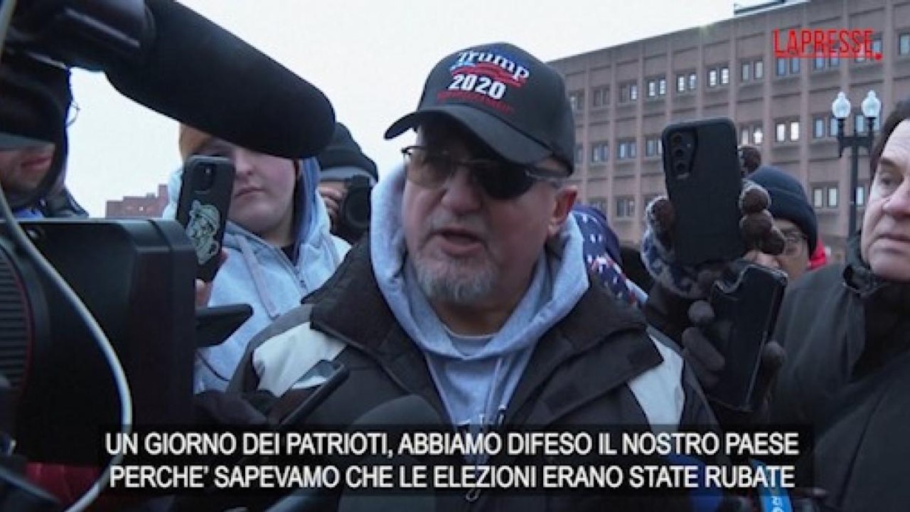 Assalto al Campidoglio, il leader degli Oath Keepers esce dal carcere: «Gioia e gratitudine a Trump, ma non ho rimorsi»