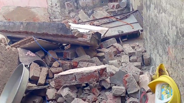 स्कूल में मिड डे मील का दूध गर्म करते समय हादसा, रसोईघर ढहा, दो लोग झुलसे