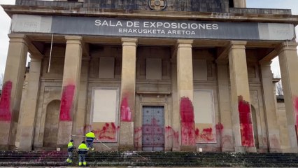 El Monumento a los Caídos de Pamplona aparece con pintadas alusivas al fascismo
