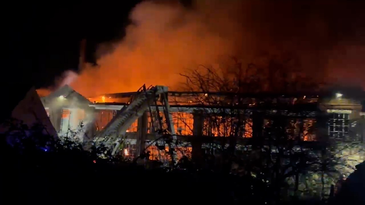 UK: Asbestos fears after fire destroys former shoe factory