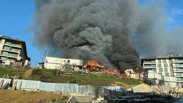 Üsküdar'da işçilerin kaldığı konteynerlerde yangın