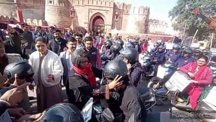 बेटी बचाओ, बेटी पढ़ाओ योजना के दस साल हुए पूरे, कलेक्टर ने युवतियों के साथ चलाई स्कूटी