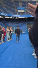 Lucas Pérez se derrumba con el pasillo de sus compañeros en su despedida