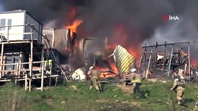 İstanbul'da işçilerin kaldığı konteynerler alev alev yandı
