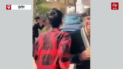 थार की वायरल रील पर कार्रवाई, चौराहे पर टेम्पलेट बांटने की दी सजा, बनानी होगी ऐसी वीडियो