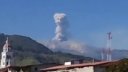 VIDEO | Nevado del Ruiz emitió una gran columna de humo: ¿qué está pasando?