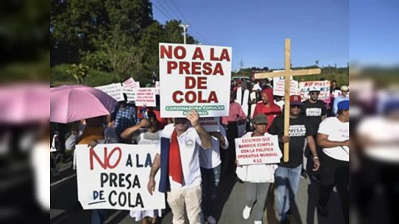 Marchas por la construcción de una presa de Barrick Pueblo Viejo
