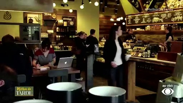 Mesmo em dias quentes, cafeteria faz sucesso em Curitiba | Melhor da Tarde