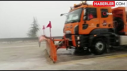 Antalya'da şiddetli yağış ulaşımı felç etti