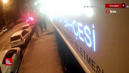 İstanbul Sarıyer'de kafasını kapatan şahıs kafenin önündeki lambaları kırdı