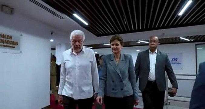Raquel Peña recibe al presidente Gustavo Petro durante escala en República Dominicana