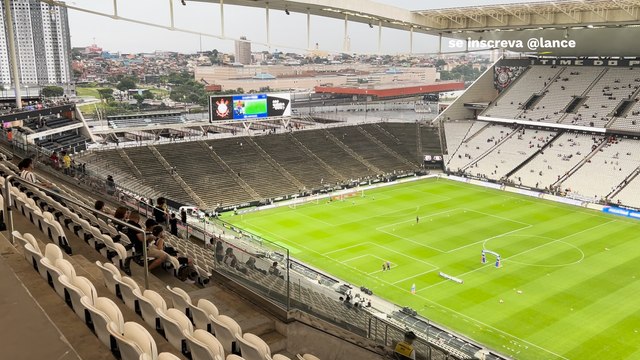 Torcedores do Corinthians acompanham semi da Copinha