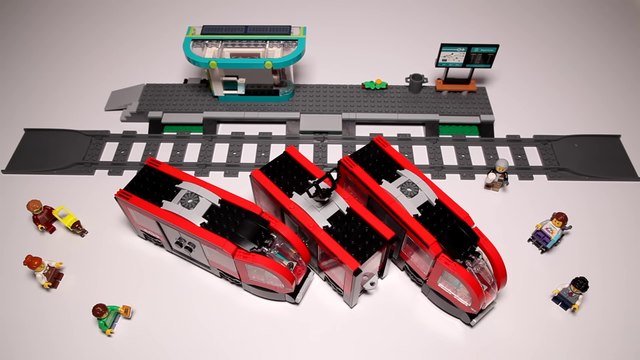 Lego City 60423 Downtown Streetcar and Station with Power Functions Speed Build